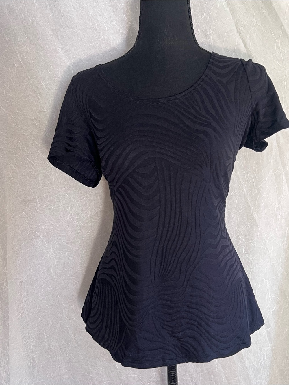 Arianne Black Short-Sleeve Textured Wave Tee
